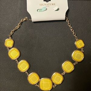 🤩 $5 SALE! 🤩 NWT Signature NYC statement necklace with yellow stones